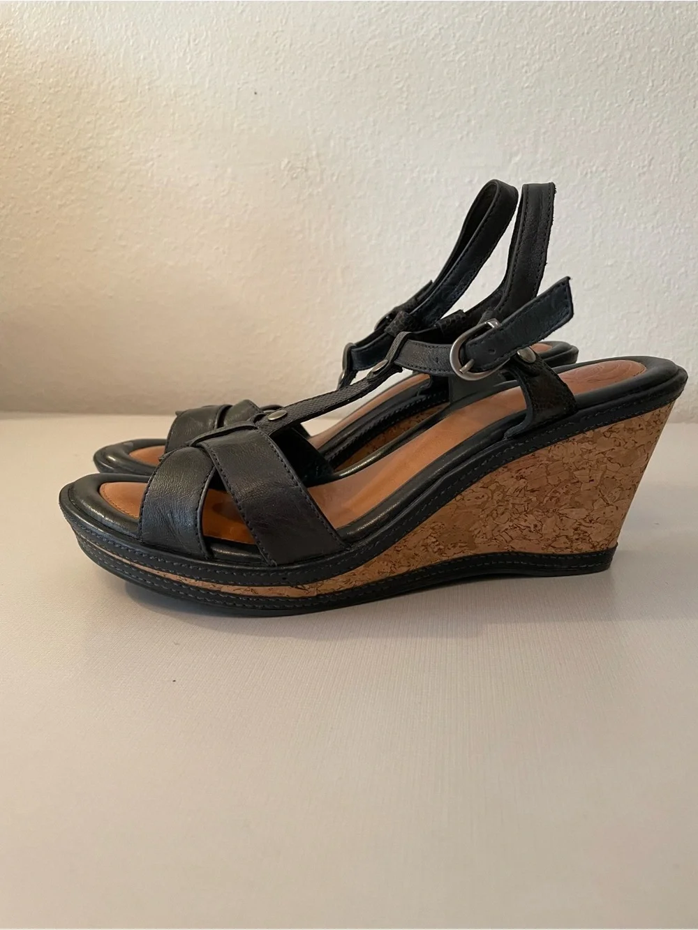 Nurture Leather Wedge Sandals Size 7.5